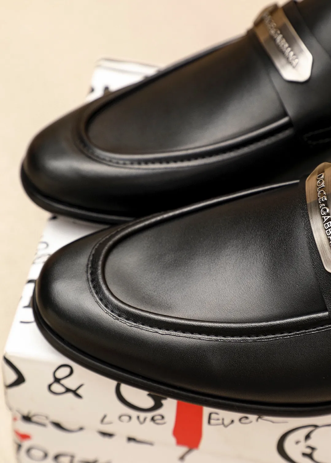 Men's clothing and shoes 💰480 💐DG top quality🔍🔍men's new leather shoes🚹sold at the same time at counters⚠The uppers are calfskin uppers imported from Italy, all imported cow🐂leather lining + classic hardware buckles, completely 1⃣️to 1⃣️reproduction🇮🇹💪💪, ⚠shoes Bottom: The original factory specially provides the original bottom, the exclusive movable molded bottom is super comfortable, ⚠Original factory goods, 🔍🔍high quality, you can enter and leave the counter at will, welcome to compare ⚠Code number: 38-44 (45.46🉑️Customized)